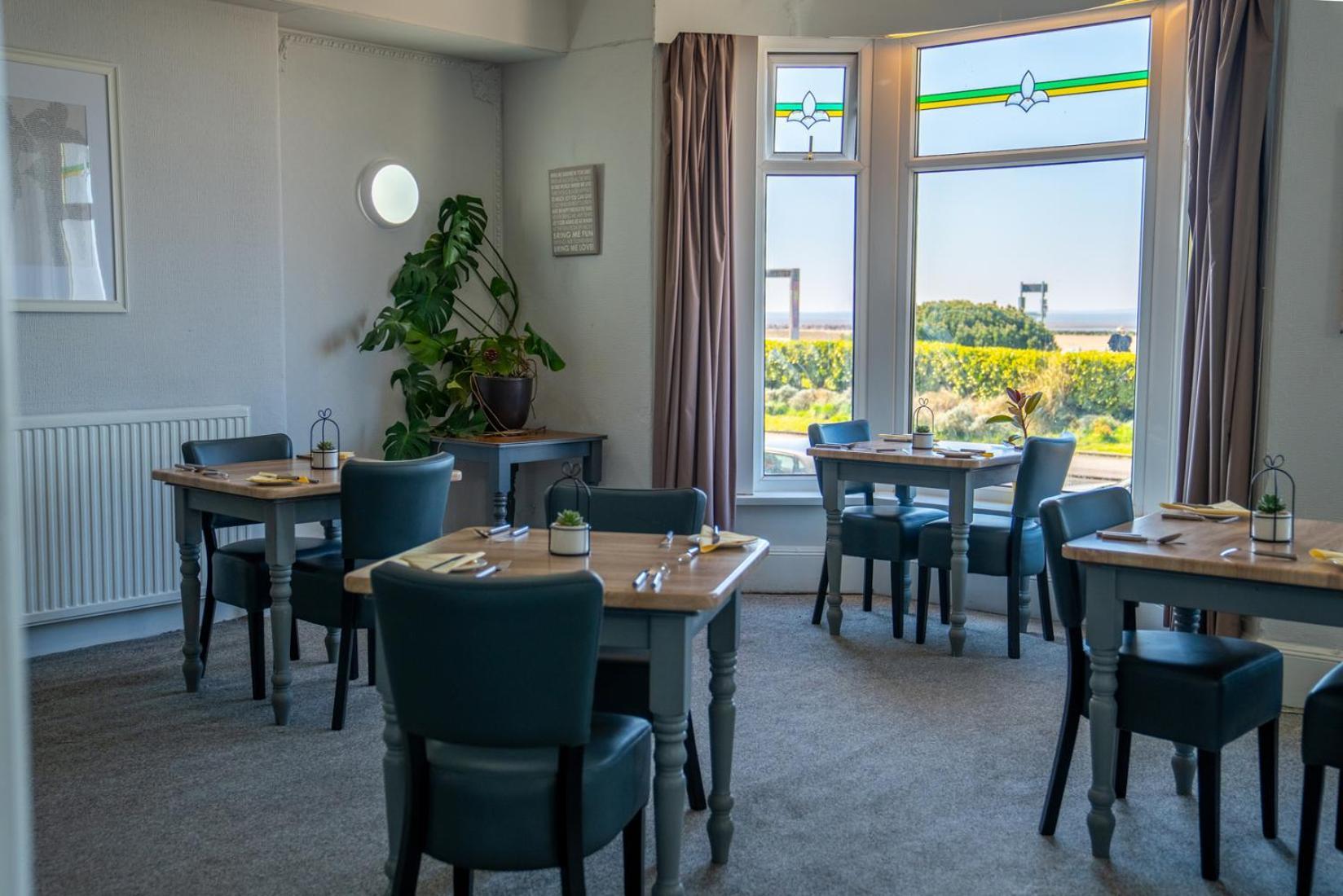 The Clifton Seafront Hotel Моркам Экстерьер фото